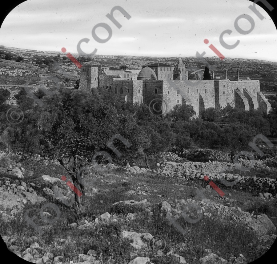 Das Kreuzkloster | The Monastery of the Cross - Foto foticon-simon-129-035-sw.jpg | foticon.de - Bilddatenbank für Motive aus Geschichte und Kultur